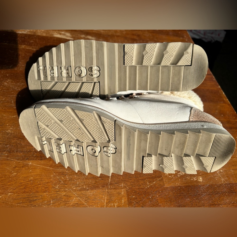 Sorel Cream and Gold Winter Boots - Picture 11 of 12